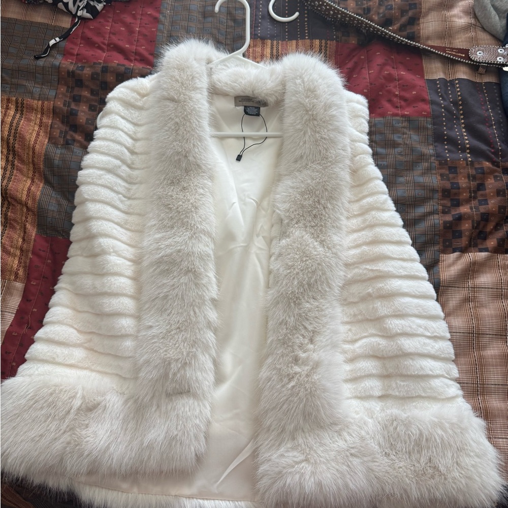 Elegant White Faux Fur Vest